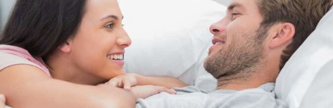 Sexuell aktiver Mann mit Frau.